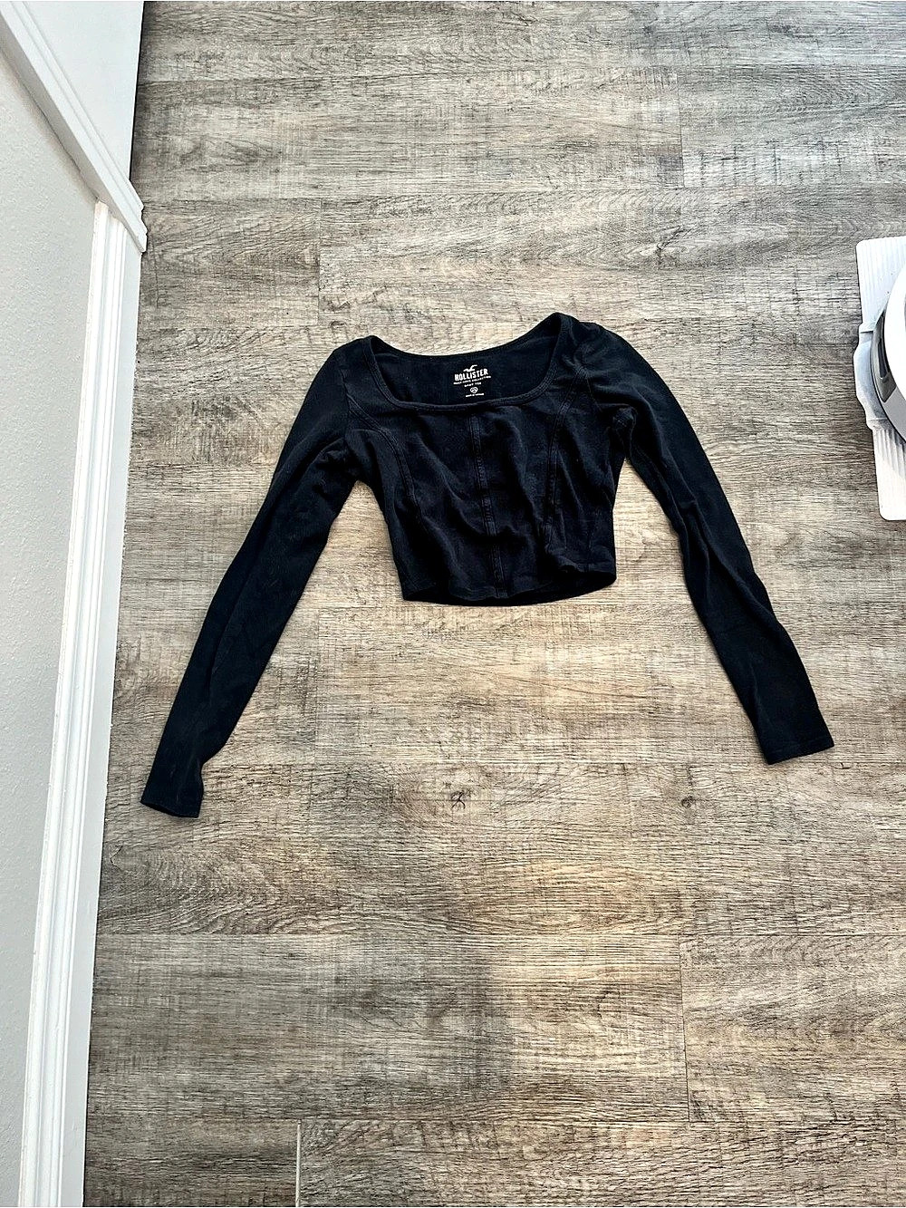 Hollister Must-Have Collection Long-Sleeve Baby Tee Crop Top Black XS